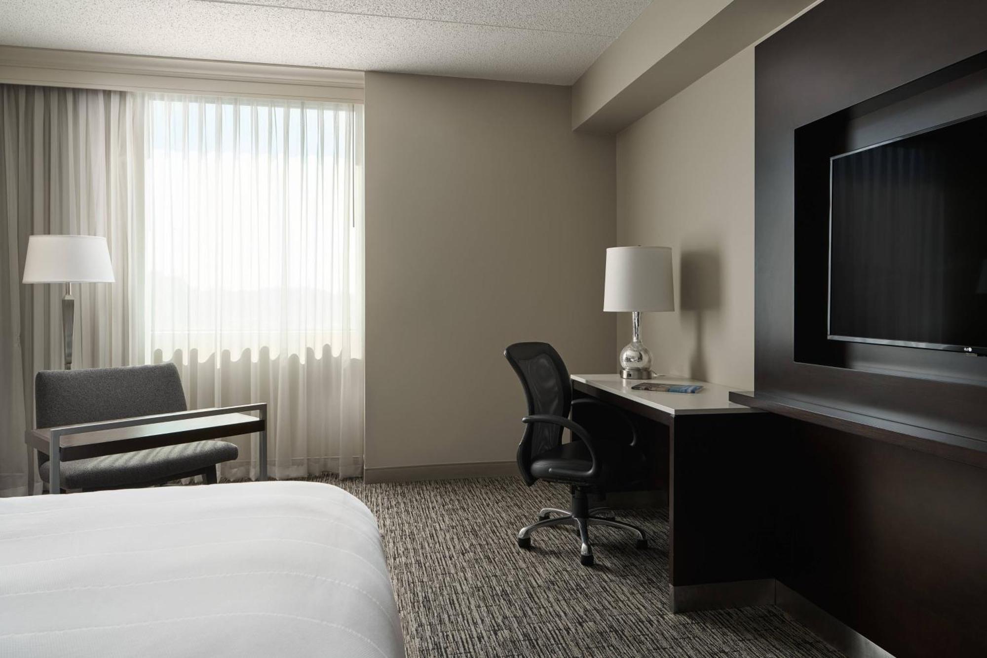 Larger Guest room 1 King Corner room,1345131653:JPEG