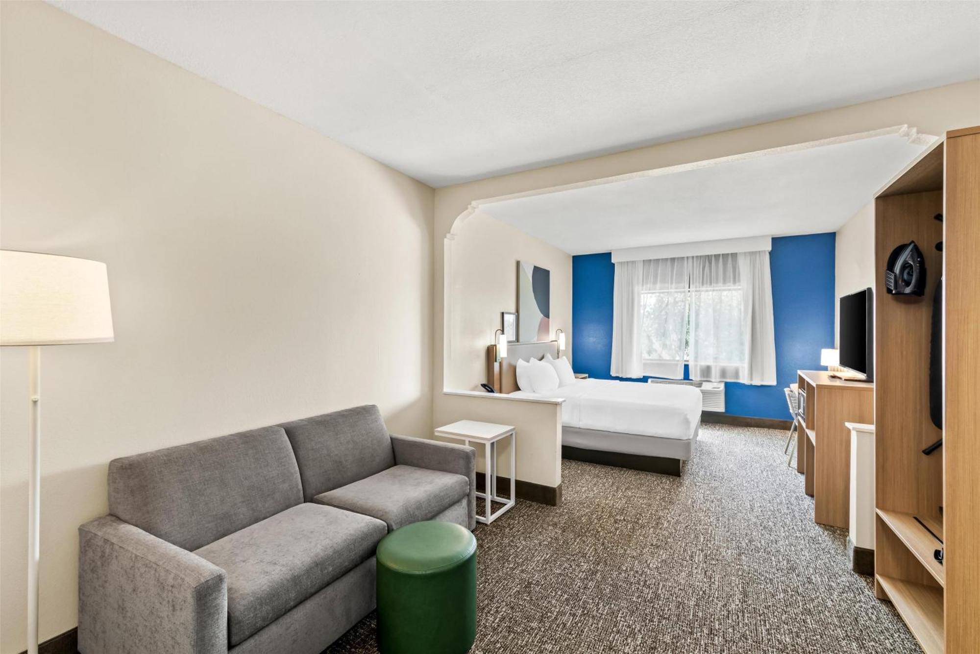 King Room with Sofa Bed - Non-Smoking