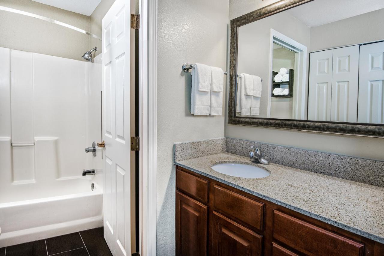 One-Bedroom King Suite,981222148:JPEG